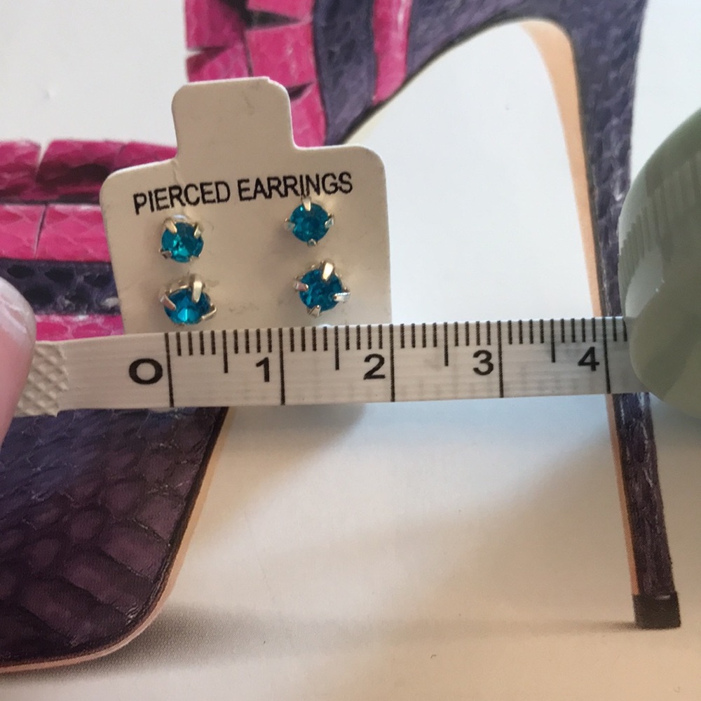 Set of 18-pairs of Rhinestone Stud pierced earrings. NWOT. - Picture 7 of 11